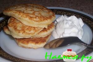 Пикантные оладьи с сыром и зеленью