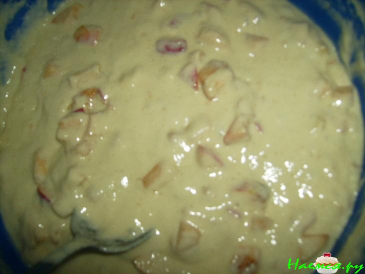 Дрожжевые оладьи с яблоками