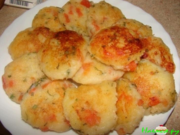 Картофельные лепёшки с помидорами и зеленым луком