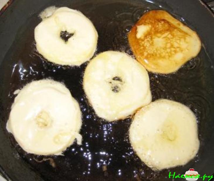 Блины "Яблочные колечки" Блины "Яблочные колечки"