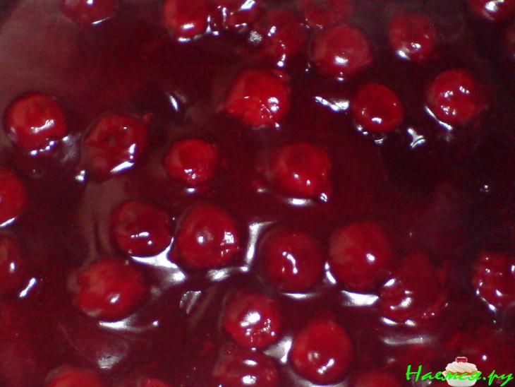 'Горка' из оладий под вишнёвым киселём