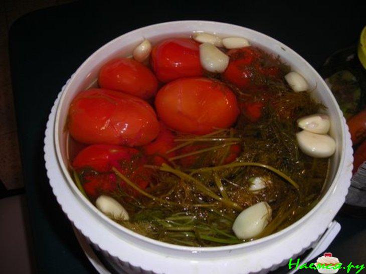 Маринованные помидоры домашние с чесночком