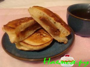 Оладьи с варёной сгущёнкой