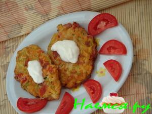 Оладушки из кабачков на йогурте с помидорами и 'Геркулесом' Оладушки из кабачков на йогурте с помидорами и 'Геркулесом'