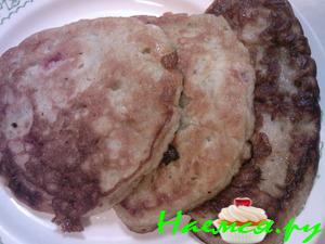 Овсяные оладушки на кефире с яблочком и клюквой