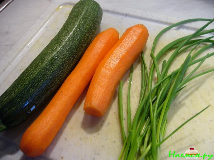 Овощные оладушки к завтраку (и не только) с зеленым сметанным соусом