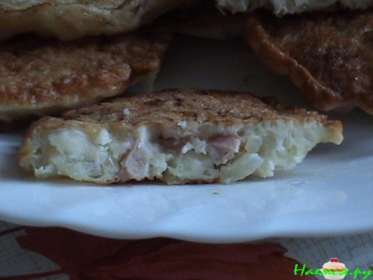 Луково-колбасные оладушки