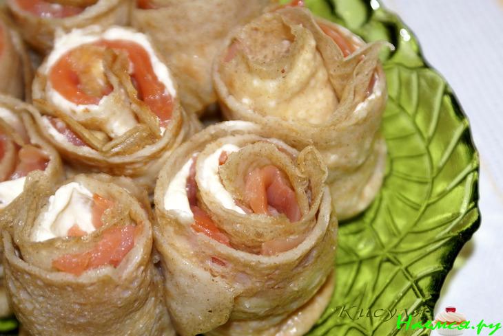Нежные блинчики с форелью и сливочным кремом