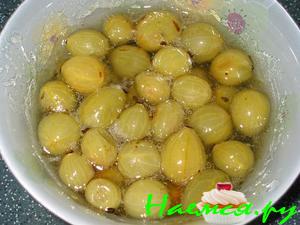 Крыжовник в собственном соку с сахаром