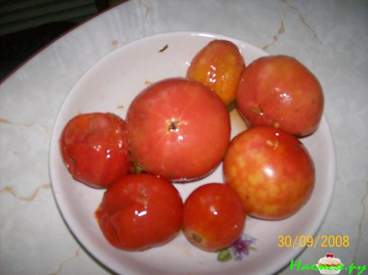 Помидоры соленые разные: зеленые, бурые, красные