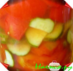 Консервированный салат из помидоров и огурцов Консервированный салат из помидоров и огурцов