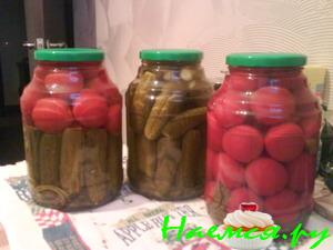 Маринованные огурцы и помидоры