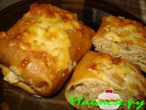 Блинчики с мясной начинкой под сырно-сливочным соусом