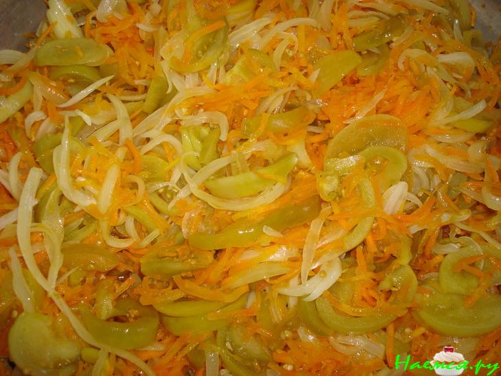 Салат из зеленых помидоров с луком и морковью