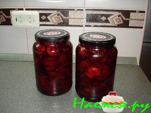 Свекла со сливами в яблочном соке