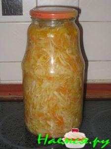 Маринованная капуста с яблоками