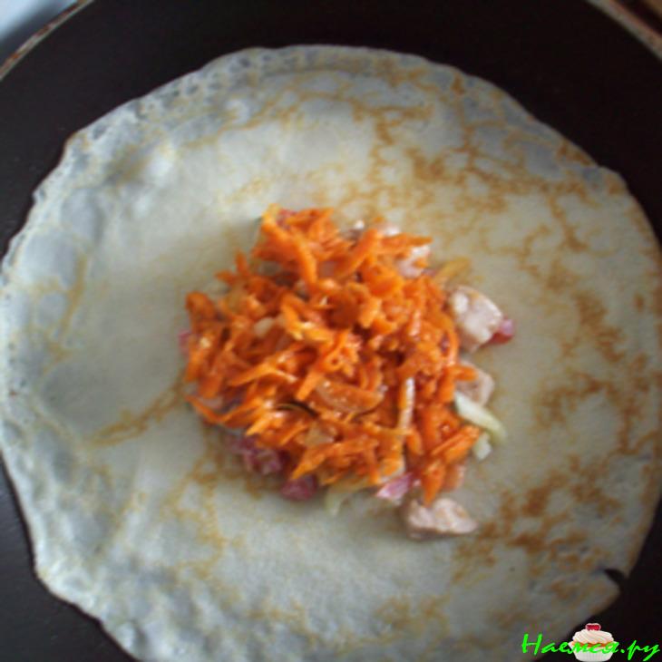 Блинчики с курицей и овощами