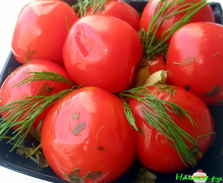 Пряные маринованные помидоры