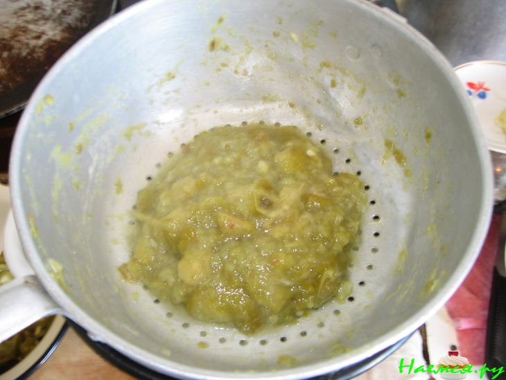 Яблочное пюре &laquo;Неженка&raquo; из молодых яблочек и Яблочный компот из остатков