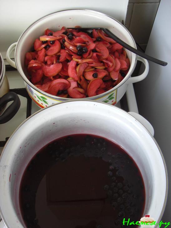 Варенье яблочное с аронией и белым шоколадом