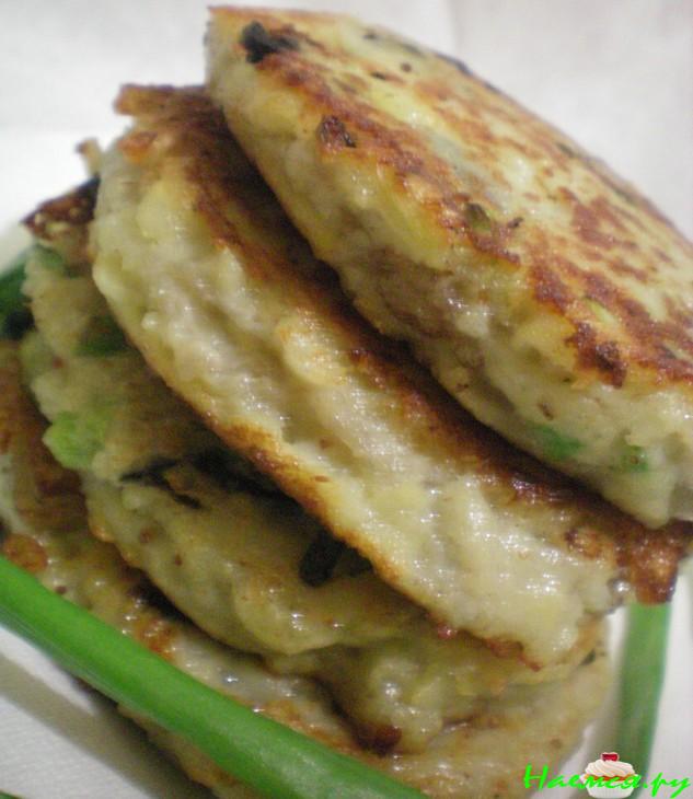 Драники с лесными грибами и зеленым луком