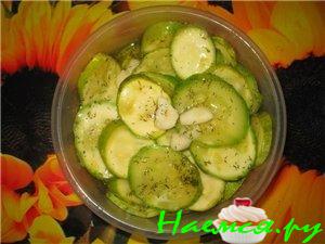 Быстрые маринованные кабачки