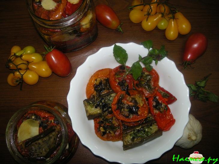 Вяленые помидоры с баклажанами и болгарским перцем