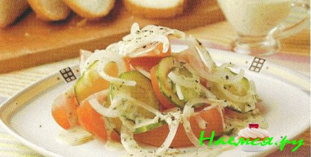 Салат овощной с горчичным соусом