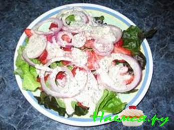 Клубнично-луковый салат