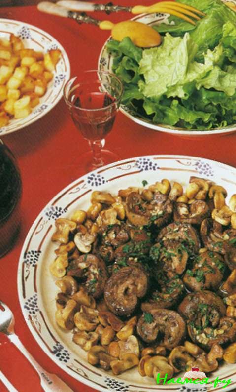 Бараньи почки с грибами и соусом