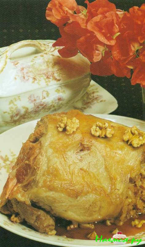 Баранья нога с грецкими орехами