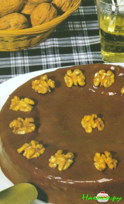 Шоколадный пирог с грецкими орехами