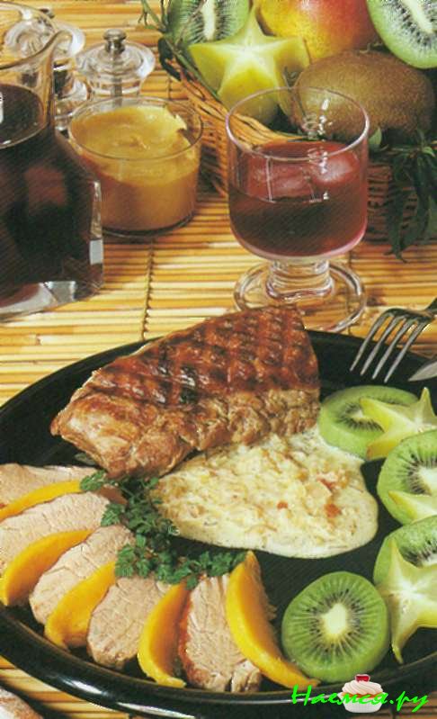 Свиное филе с фруктами