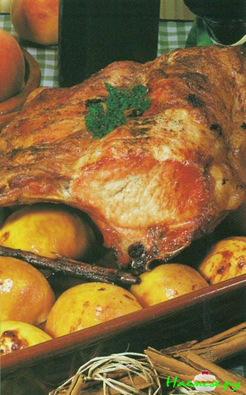 Свиная спинка с персиками