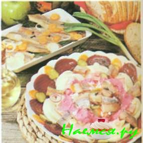 Салат с сельдью и яблоком