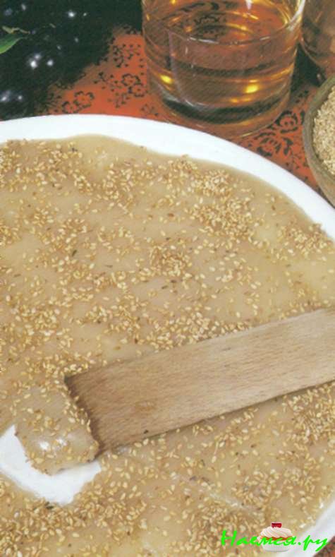 Пудинг из виноградного сока с кунжутом