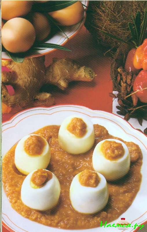Яйца с соусом чили