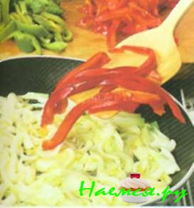 Плоский омлет с томатами и красным сладким перцем (4 порции)