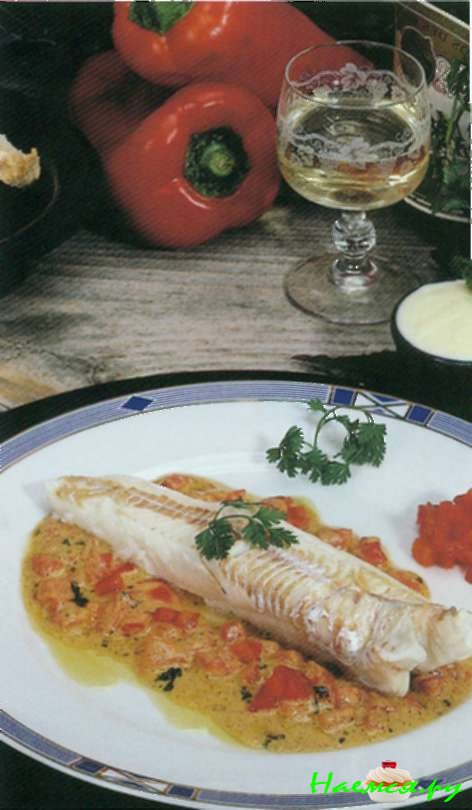 Хек на пару в пикантном соусе