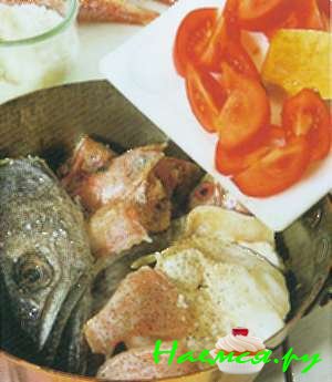 Тушенная в воде (или в белом вине) рыба с соусом &laquo;Ржавчина&raquo; 