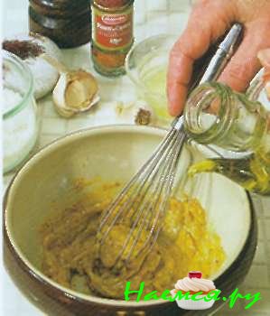 Тушенная в воде (или в белом вине) рыба с соусом &laquo;Ржавчина&raquo; 