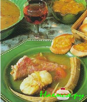 Тушенная в воде (или в белом вине) рыба с соусом &laquo;Ржавчина&raquo; 