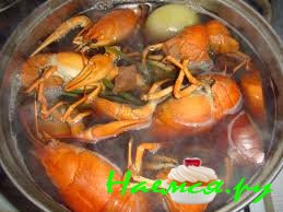 Речные раки в сухом вине