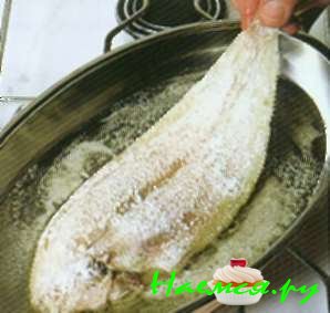 Морской язык, обваленный в муке