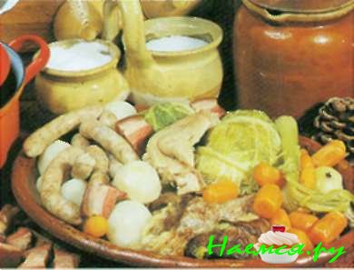 Мясо, тушенное в горшочке