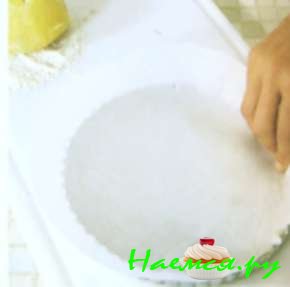 Подготовка формы для выпечки