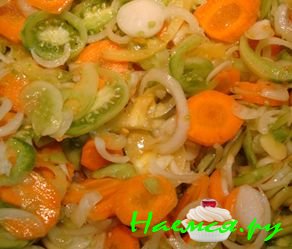 Салат из зелёных помидорчиков