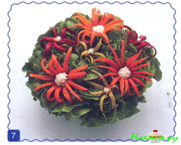 Астра из перца и салата