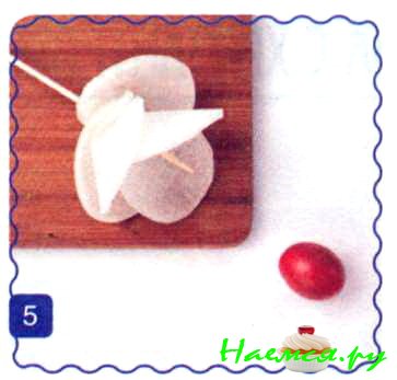 Белые цветы из дайкона