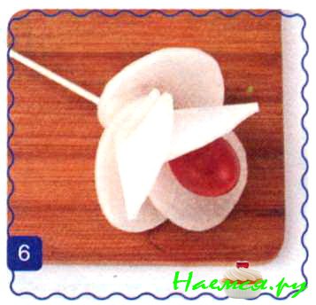 Белые цветы из дайкона